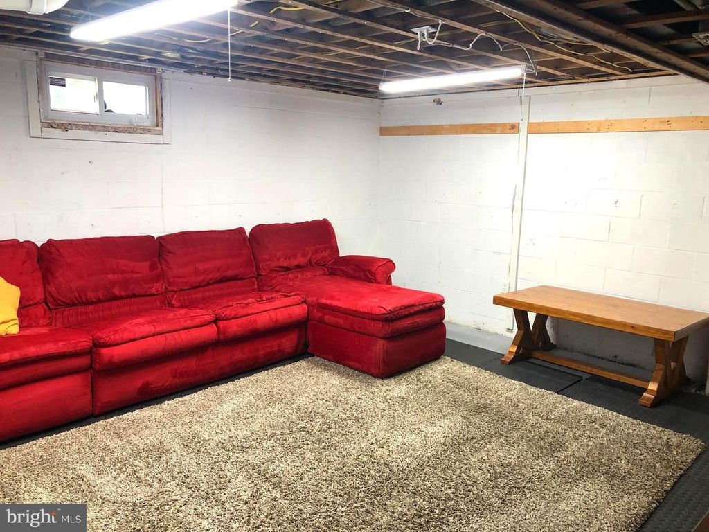 2 SPRINGDALE PL, Lincoln University, PA 19352