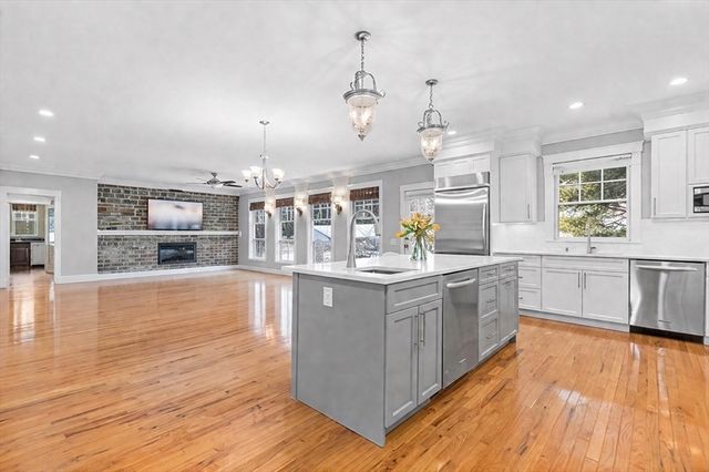 37 Mayflower Road, Winchester, MA 01890
