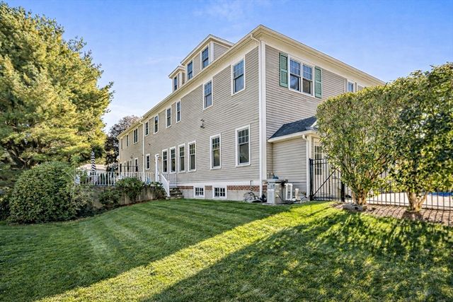 37 Mayflower Road, Winchester, MA 01890