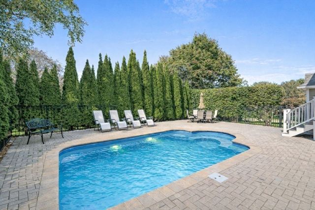 37 Mayflower Road, Winchester, MA 01890