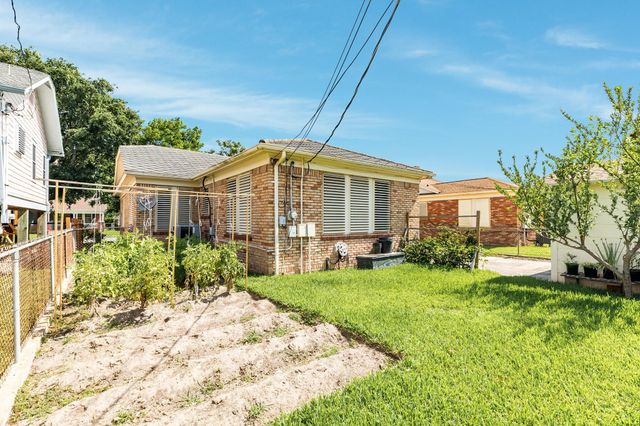4917 Austin Drive, Galveston, TX 77551