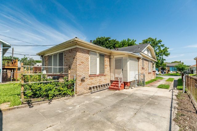 4917 Austin Drive, Galveston, TX 77551