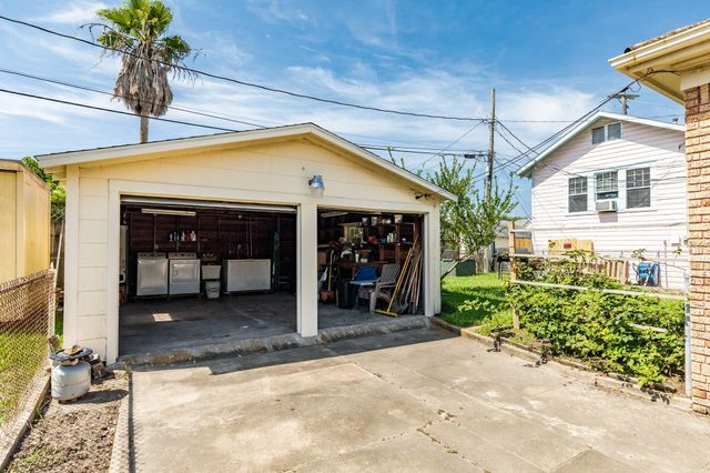 4917 Austin Drive, Galveston, TX 77551