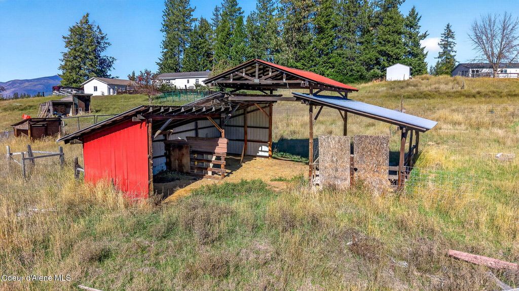 722 Blue Sky RD, Bonners Ferry, ID 83805 photo 2