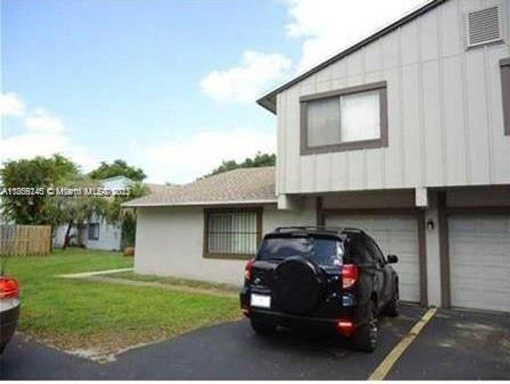 2111 NW 56th Ave 6-B, Lauderhill, FL 33313