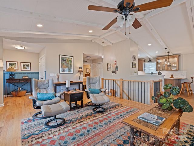 482 Wildcat Mountain Road, Waynesville, NC 28786