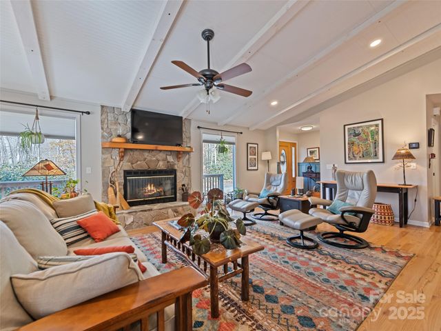 482 Wildcat Mountain Road, Waynesville, NC 28786