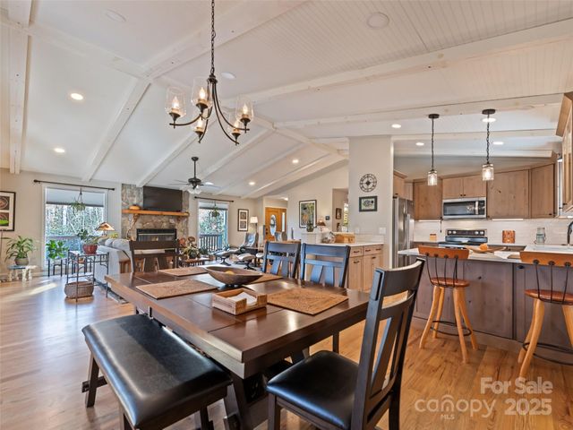 482 Wildcat Mountain Road, Waynesville, NC 28786