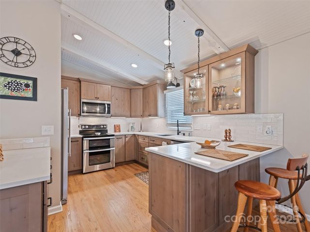 482 Wildcat Mountain Road, Waynesville, NC 28786