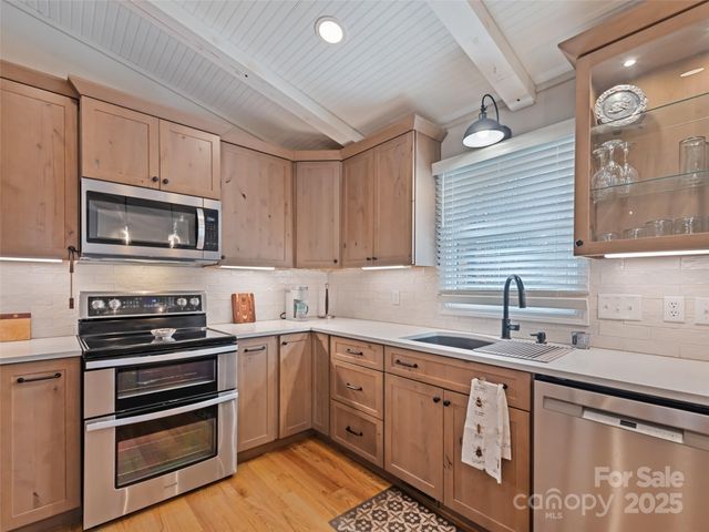 482 Wildcat Mountain Road, Waynesville, NC 28786