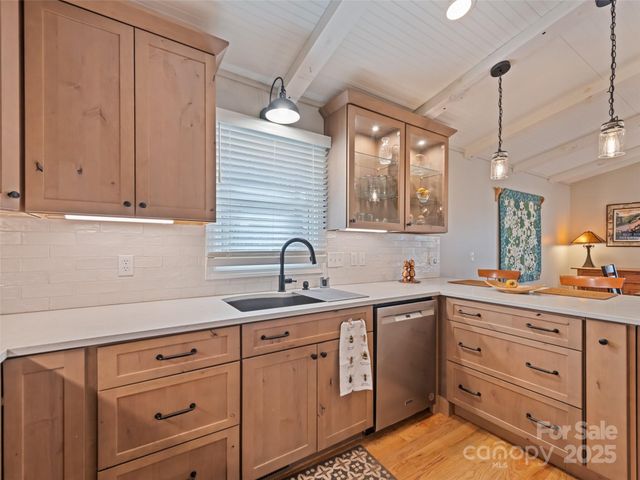 482 Wildcat Mountain Road, Waynesville, NC 28786