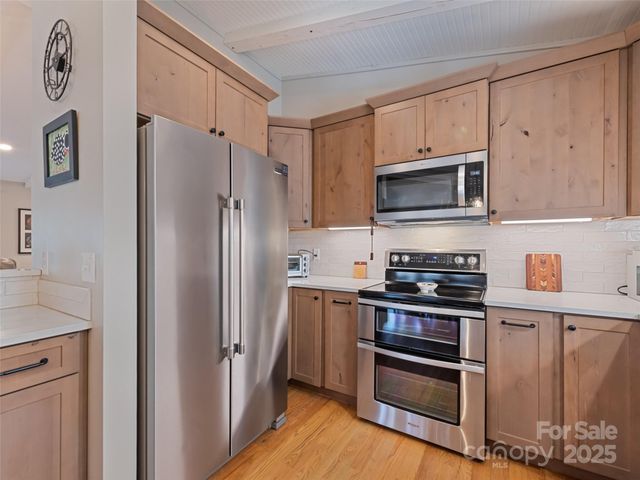 482 Wildcat Mountain Road, Waynesville, NC 28786