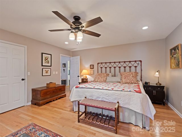 482 Wildcat Mountain Road, Waynesville, NC 28786