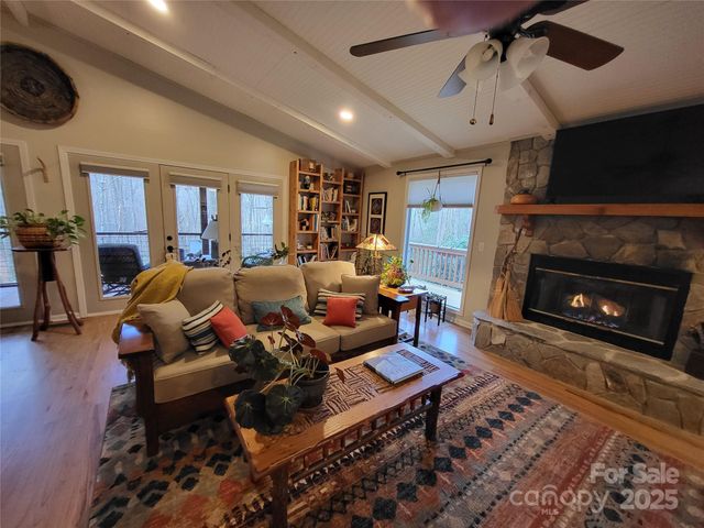 482 Wildcat Mountain Road, Waynesville, NC 28786