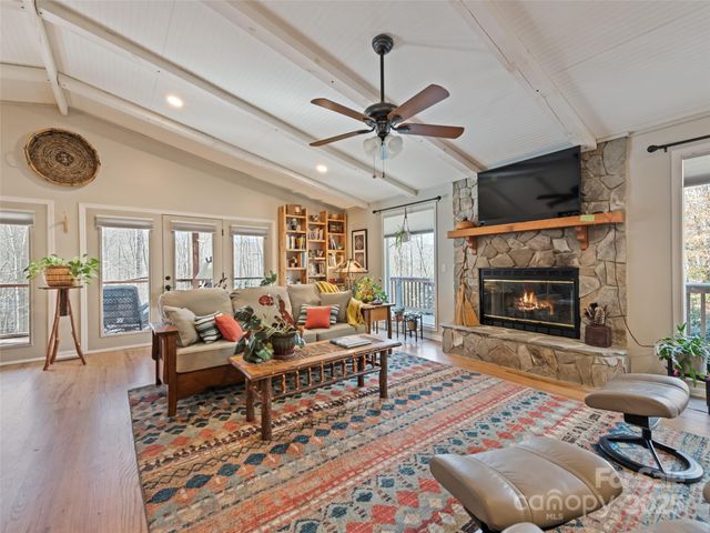 482 Wildcat Mountain Road, Waynesville, NC 28786