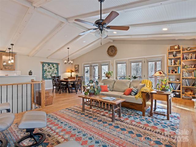 482 Wildcat Mountain Road, Waynesville, NC 28786