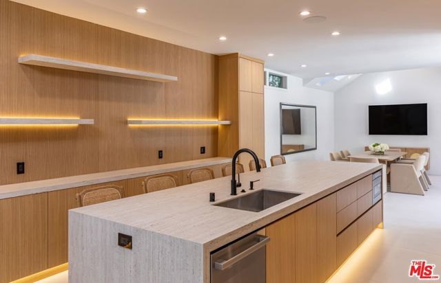 702 N Beverly Drive, Beverly Hills, CA 90210