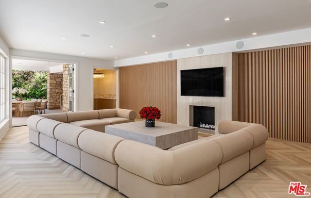 702 N Beverly Drive, Beverly Hills, CA 90210