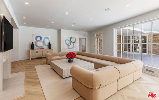 702 N Beverly Drive, Beverly Hills, CA 90210