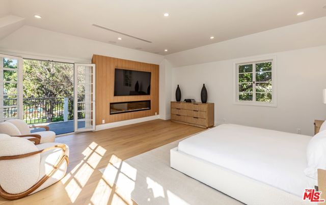 702 N Beverly Drive, Beverly Hills, CA 90210