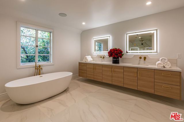 702 N Beverly Drive, Beverly Hills, CA 90210