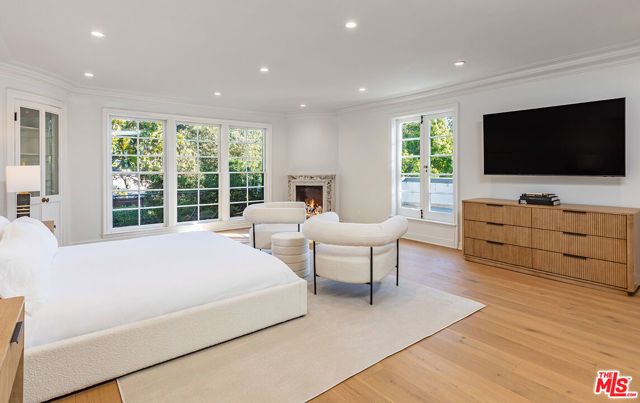 702 N Beverly Drive, Beverly Hills, CA 90210