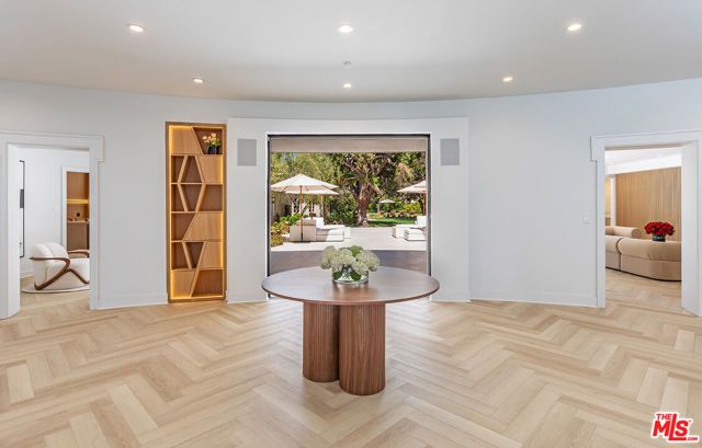 702 N Beverly Drive, Beverly Hills, CA 90210