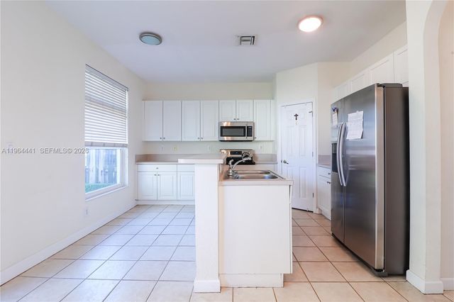 5663 NW 112th Pl 5663, Doral, FL 33178