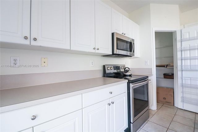 5663 NW 112th Pl 5663, Doral, FL 33178