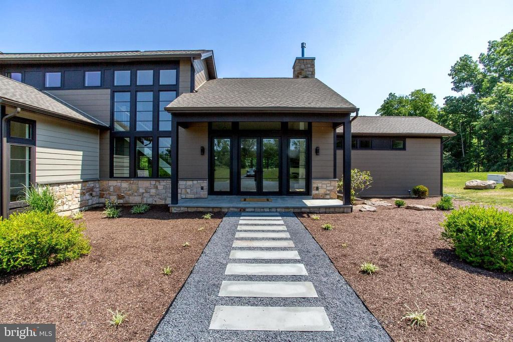 5823 RODGERS RD, Pipersville, PA 18947