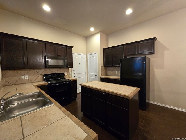 296 ROSALIE DR, New Braunfels, TX 78130