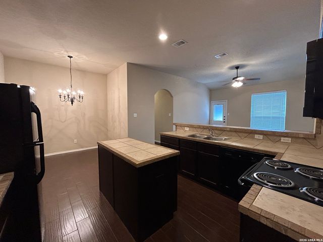 296 ROSALIE DR, New Braunfels, TX 78130
