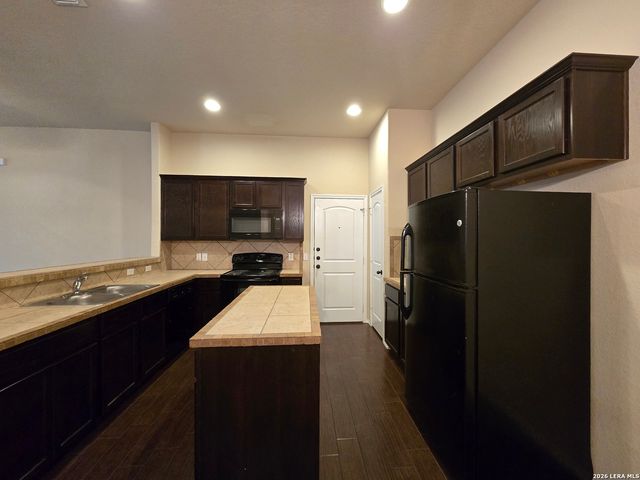 296 ROSALIE DR, New Braunfels, TX 78130