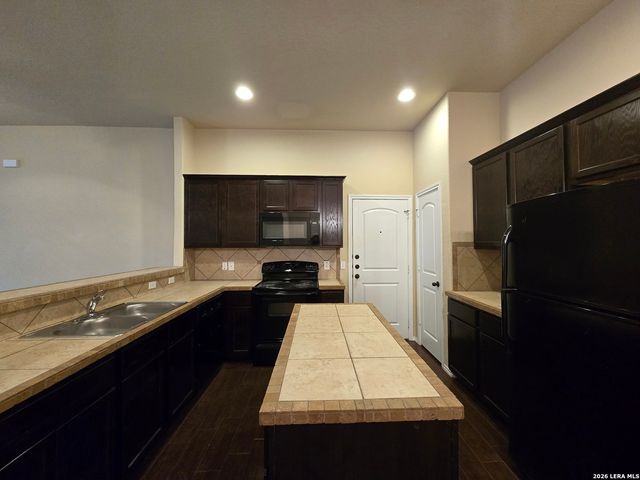 296 ROSALIE DR, New Braunfels, TX 78130