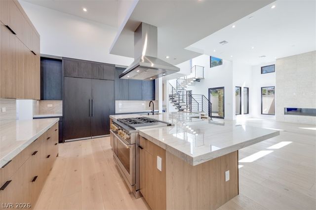 45 Bellissima Lago Court, Henderson, NV 89011