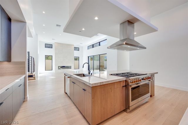 45 Bellissima Lago Court, Henderson, NV 89011