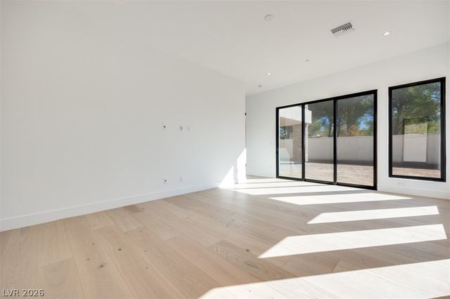 45 Bellissima Lago Court, Henderson, NV 89011