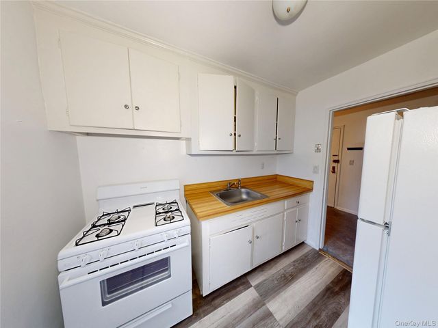 61 White Oak Street 3A, New Rochelle, NY 10801