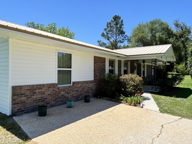 712 S Broad, Cowarts, AL 36321