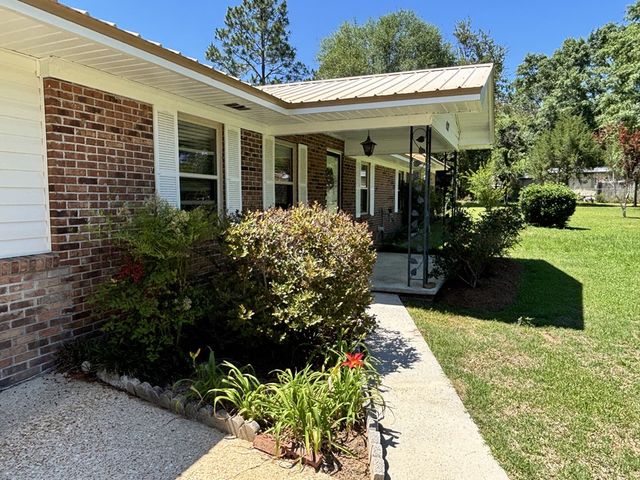 712 S Broad, Cowarts, AL 36321
