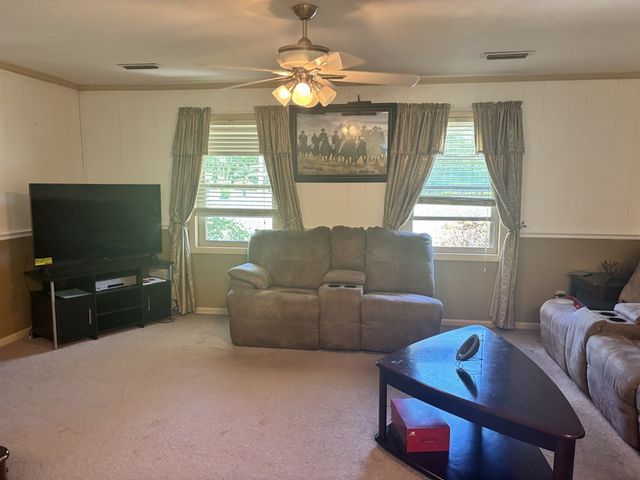 712 S Broad, Cowarts, AL 36321