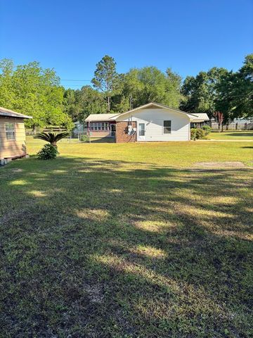 712 S Broad, Cowarts, AL 36321