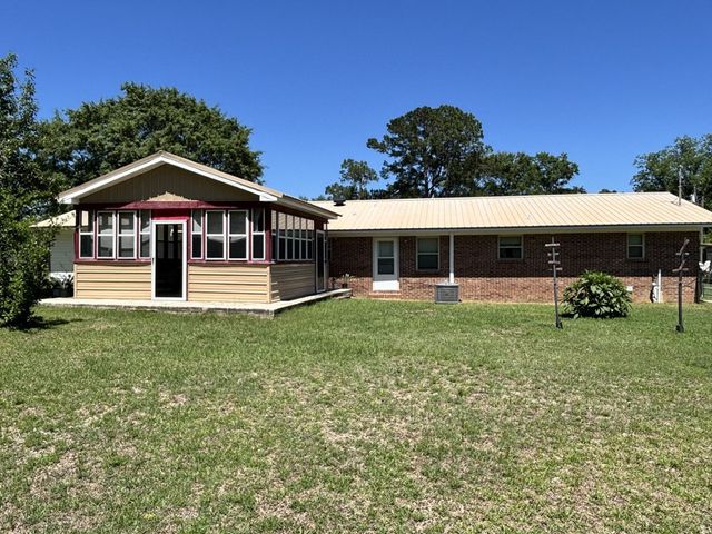 712 S Broad, Cowarts, AL 36321