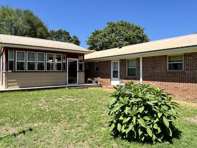 712 S Broad, Cowarts, AL 36321
