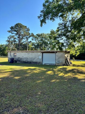 712 S Broad, Cowarts, AL 36321