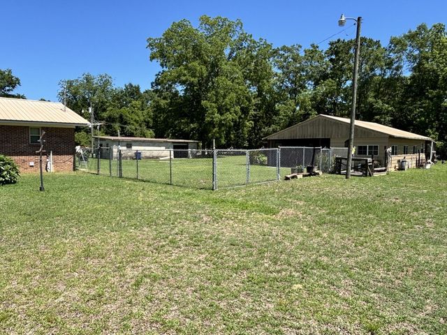 712 S Broad, Cowarts, AL 36321