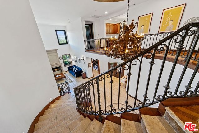 435 Woodbluff Road, Calabasas, CA 91302