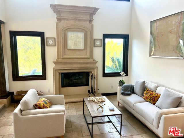 435 Woodbluff Road, Calabasas, CA 91302