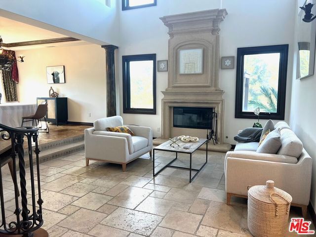 435 Woodbluff Road, Calabasas, CA 91302