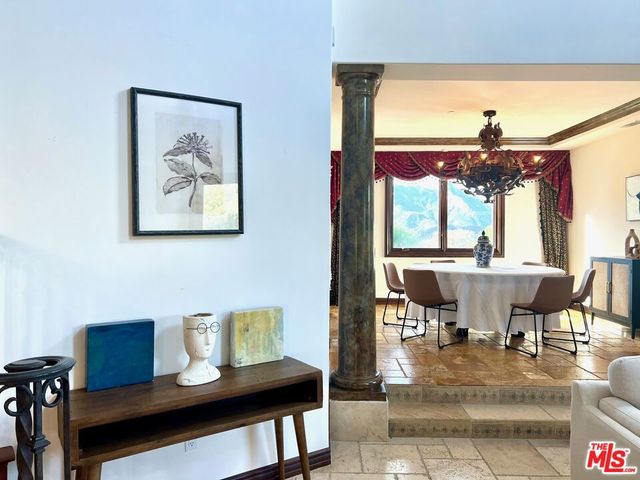 435 Woodbluff Road, Calabasas, CA 91302